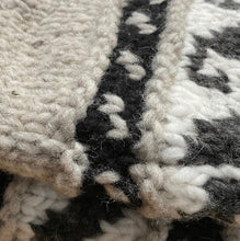 Load image into Gallery viewer, Llama Wool Grey Mittens
