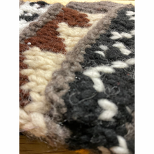 Load image into Gallery viewer, Llama Wool Inca Mittens
